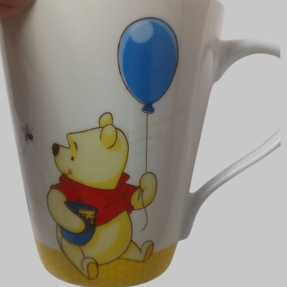 Winnie The Pooh coffee mug Mug With Balloon & Honey Pots isn't funny how a bear - Picture 2 of 7